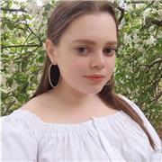 Soy una joven profesora de ruso. El ruso es mi lengua materna, por lo que siempre se puede practicar conmigo su discurso y escuchar la pronunciación correcta